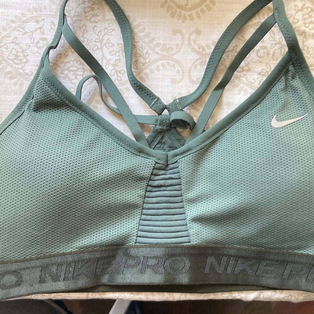 Nike sports bra small green